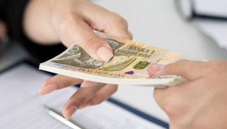 Kriza uli pagat e sektorit privat- INSTAT: Administrata serish me rritje